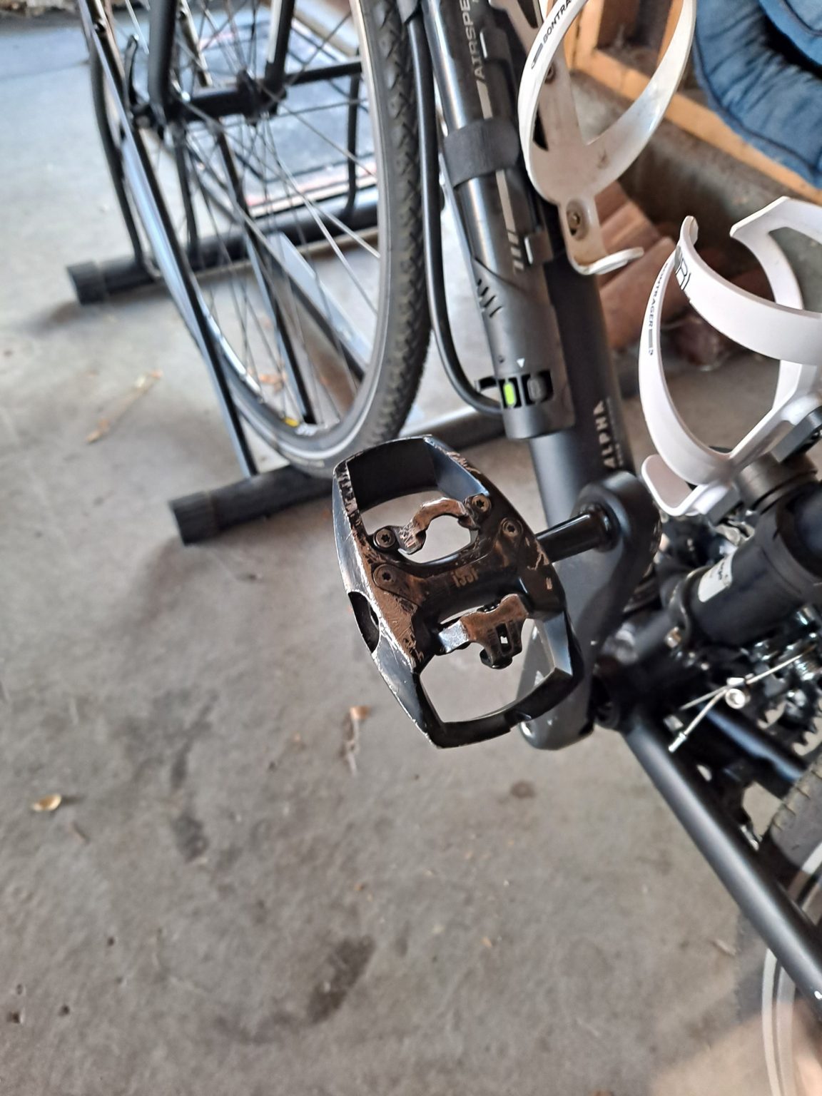 switching bike pedals